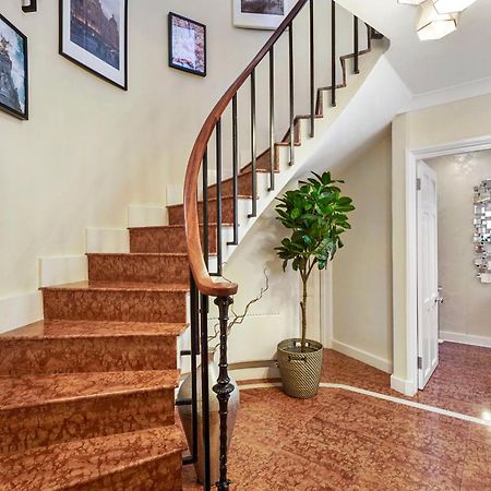 Вилла Mews House London With Private Patio & Parking Экстерьер фото