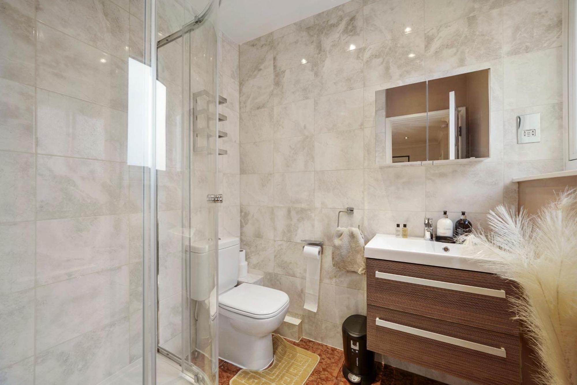 Вилла Mews House London With Private Patio & Parking Экстерьер фото