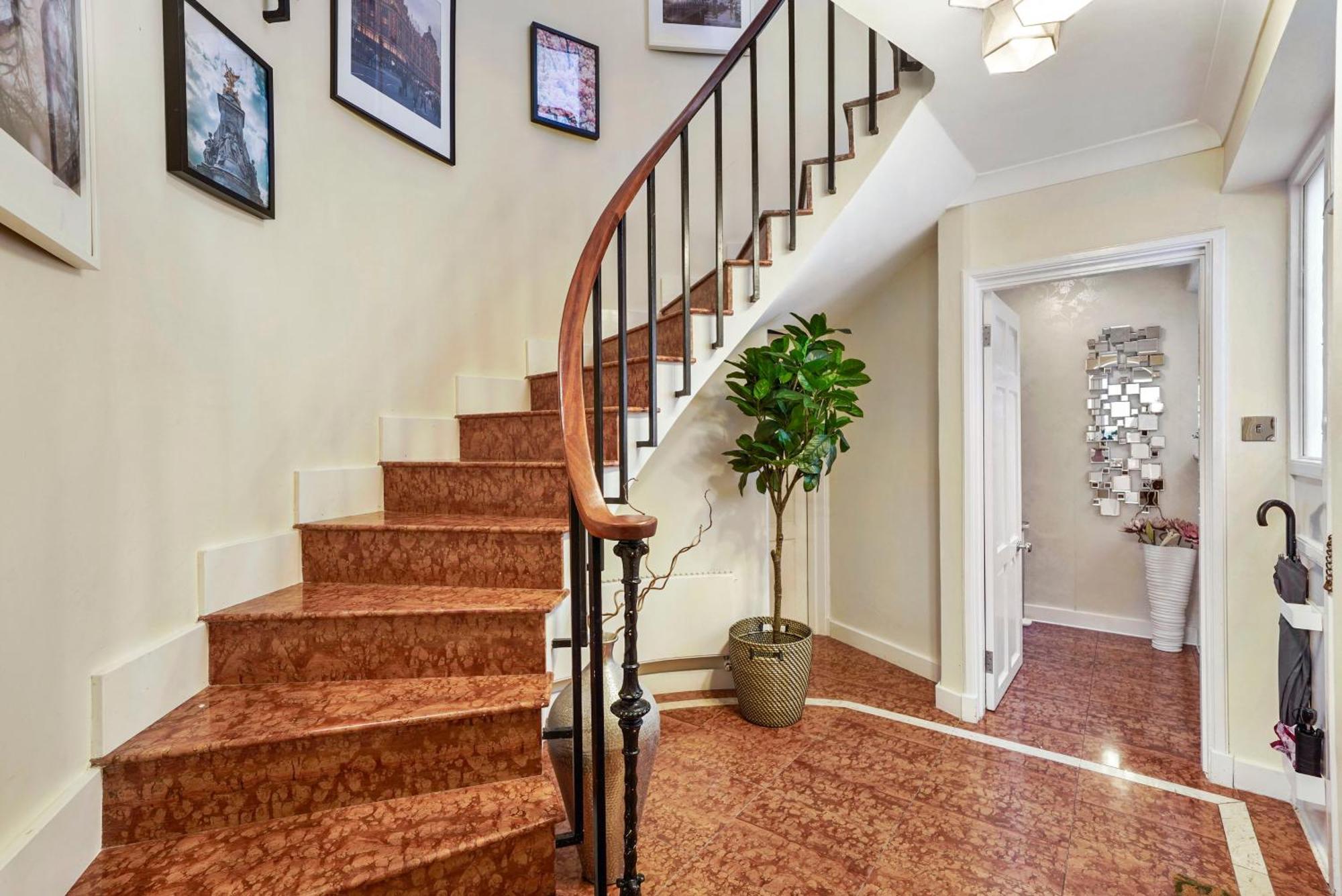 Вилла Mews House London With Private Patio & Parking Экстерьер фото
