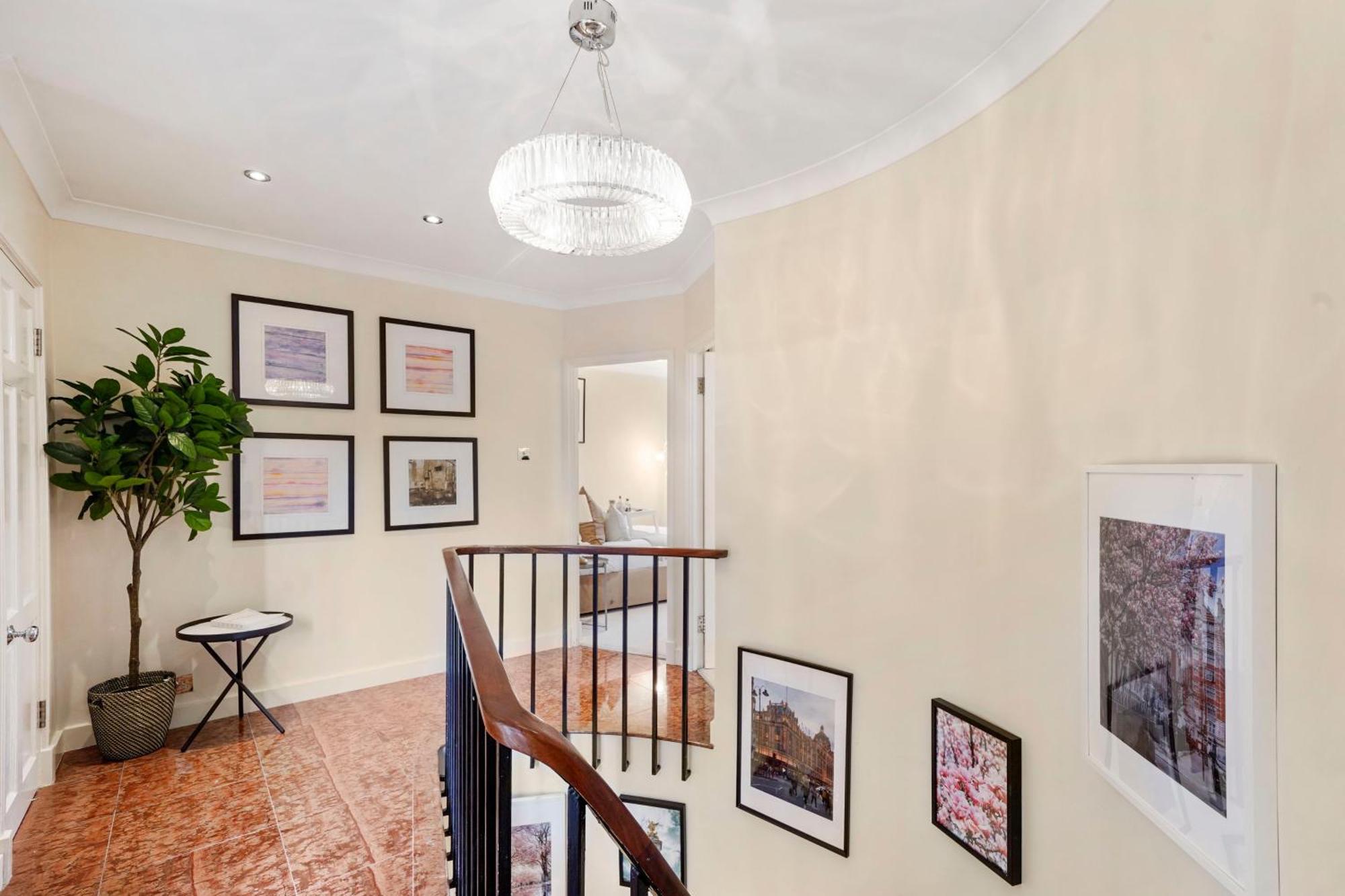 Вилла Mews House London With Private Patio & Parking Экстерьер фото