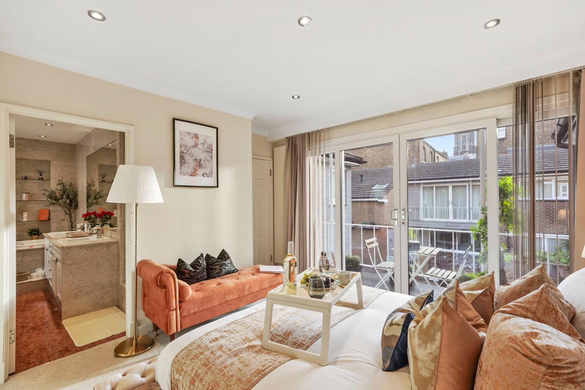 Вилла Mews House London With Private Patio & Parking Экстерьер фото