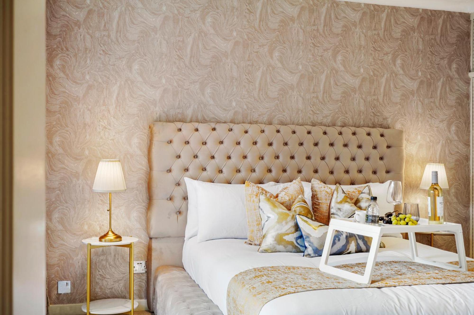 Вилла Mews House London With Private Patio & Parking Экстерьер фото