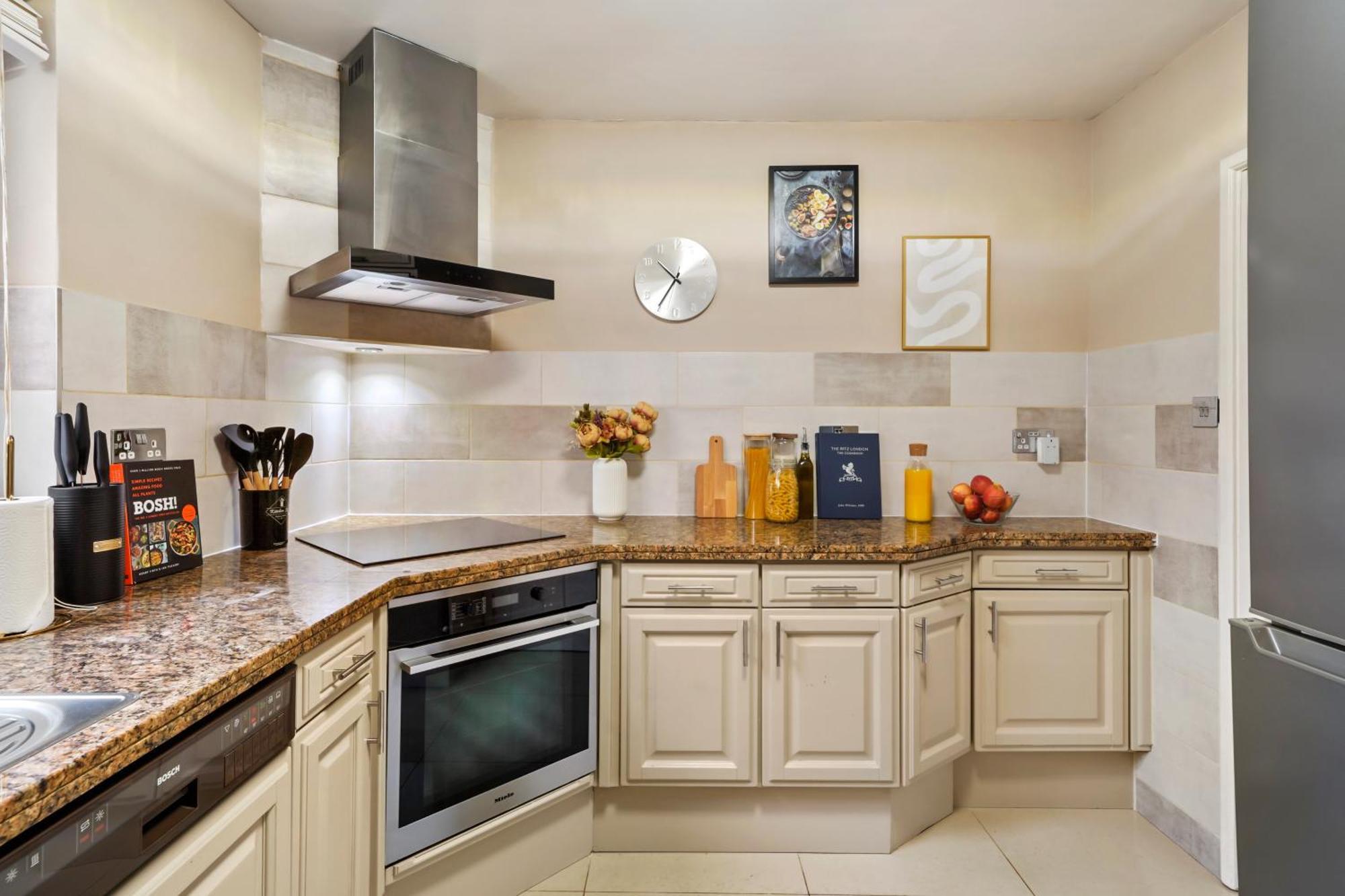 Вилла Mews House London With Private Patio & Parking Экстерьер фото