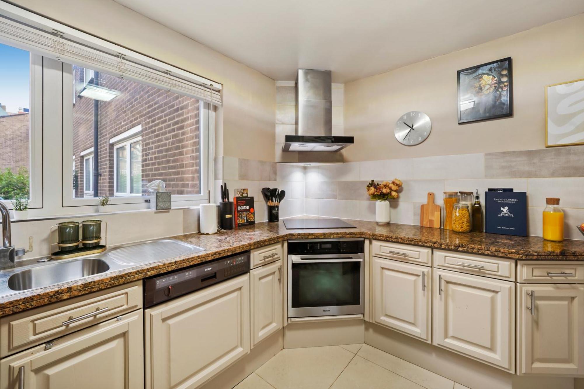 Вилла Mews House London With Private Patio & Parking Экстерьер фото