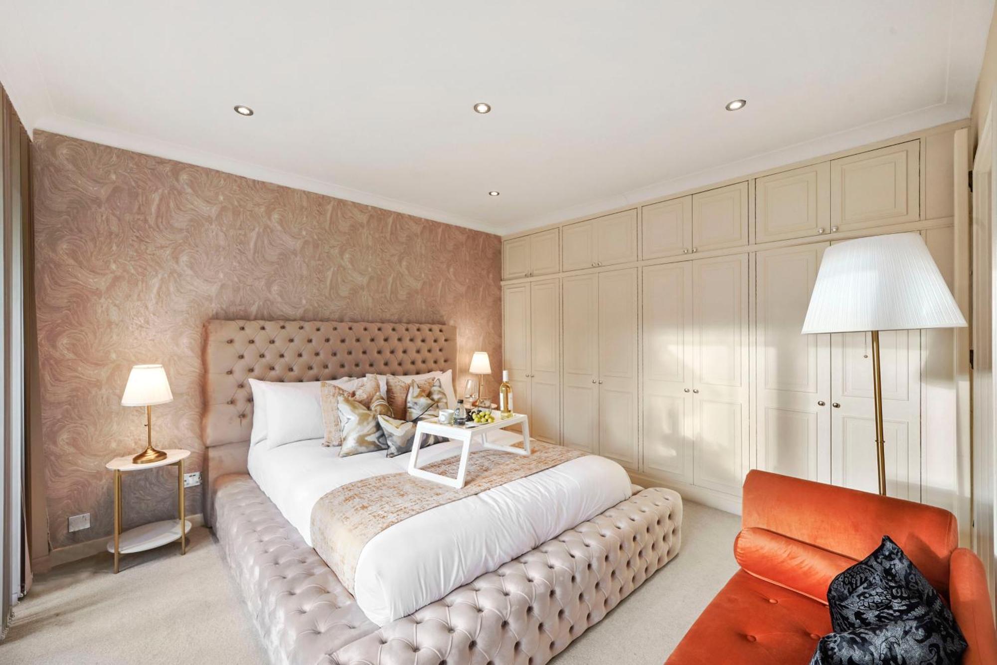 Вилла Mews House London With Private Patio & Parking Экстерьер фото